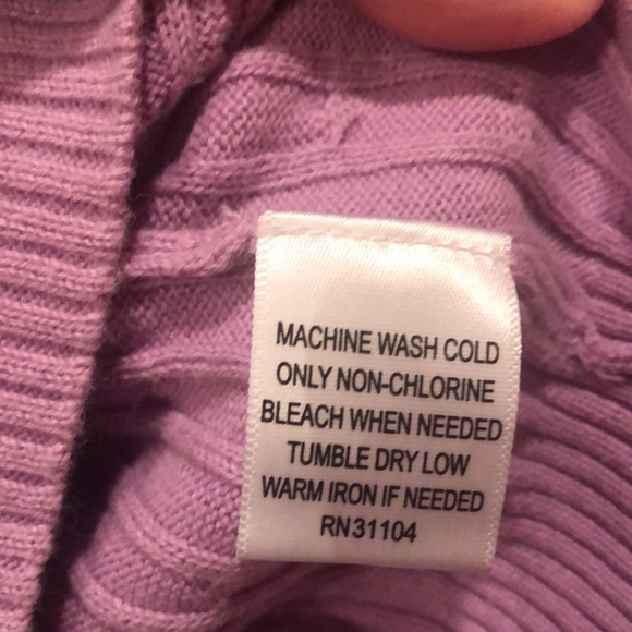 Kim Rogers - LP - Lavender Cable Stitch, VNeck- Pull-Over Light Weight Sweater - Picture 3 of 7
